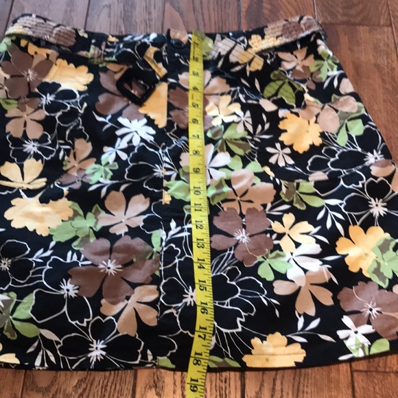 Just listed❤️ fun floral print skort - Picture 7 of 10